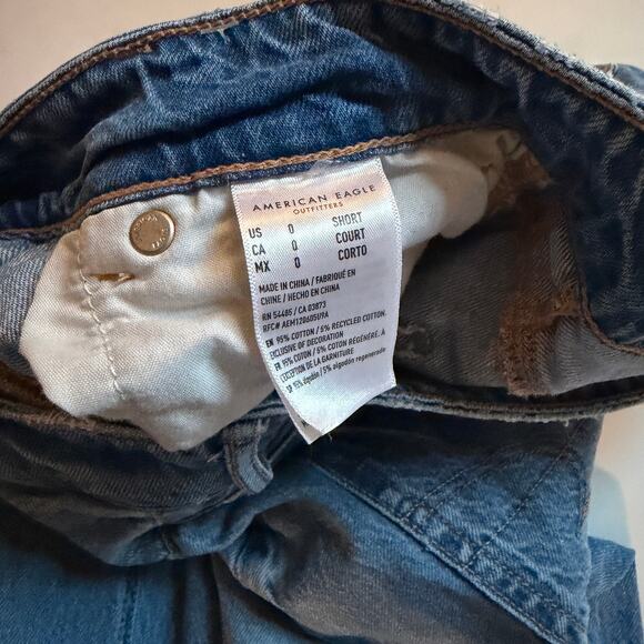 American Eagle Tomgirl Distressed Jeans Size 0 Short Medium Wash - Picture 8 of 10